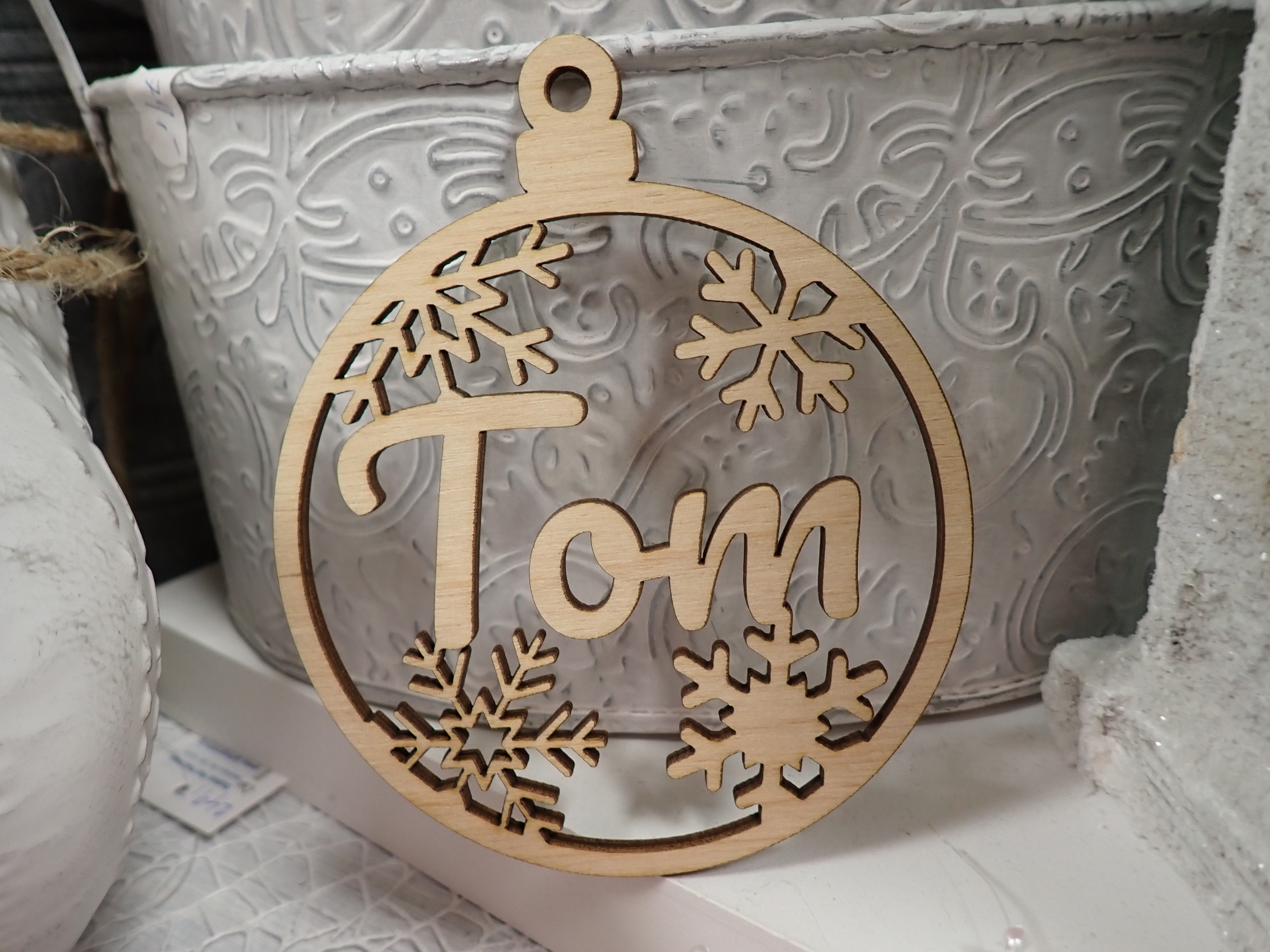 NÁPIS - KOULIČKA - TOM