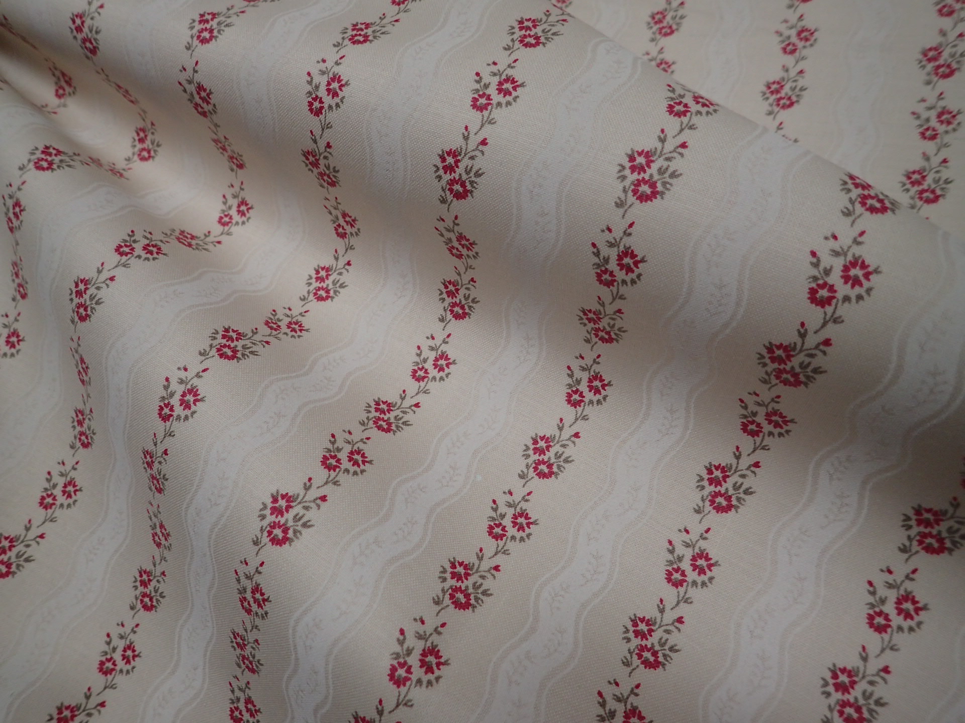 LÁTKA - SMETANOVÁ + PRUHY + KYTIČKY