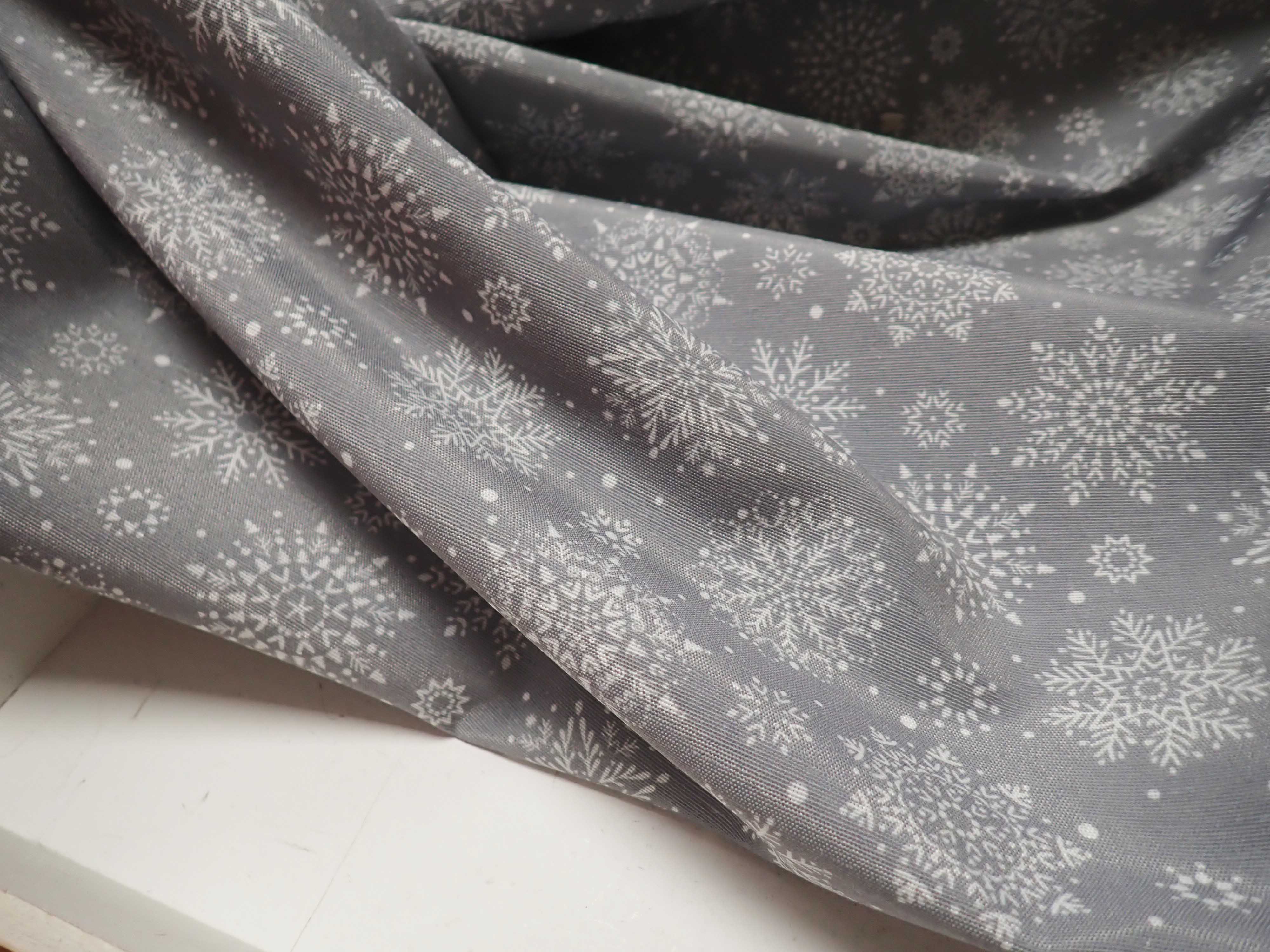 LÁTKA - VÁNOČNÍ - POTAHOVKA - VLOČKY