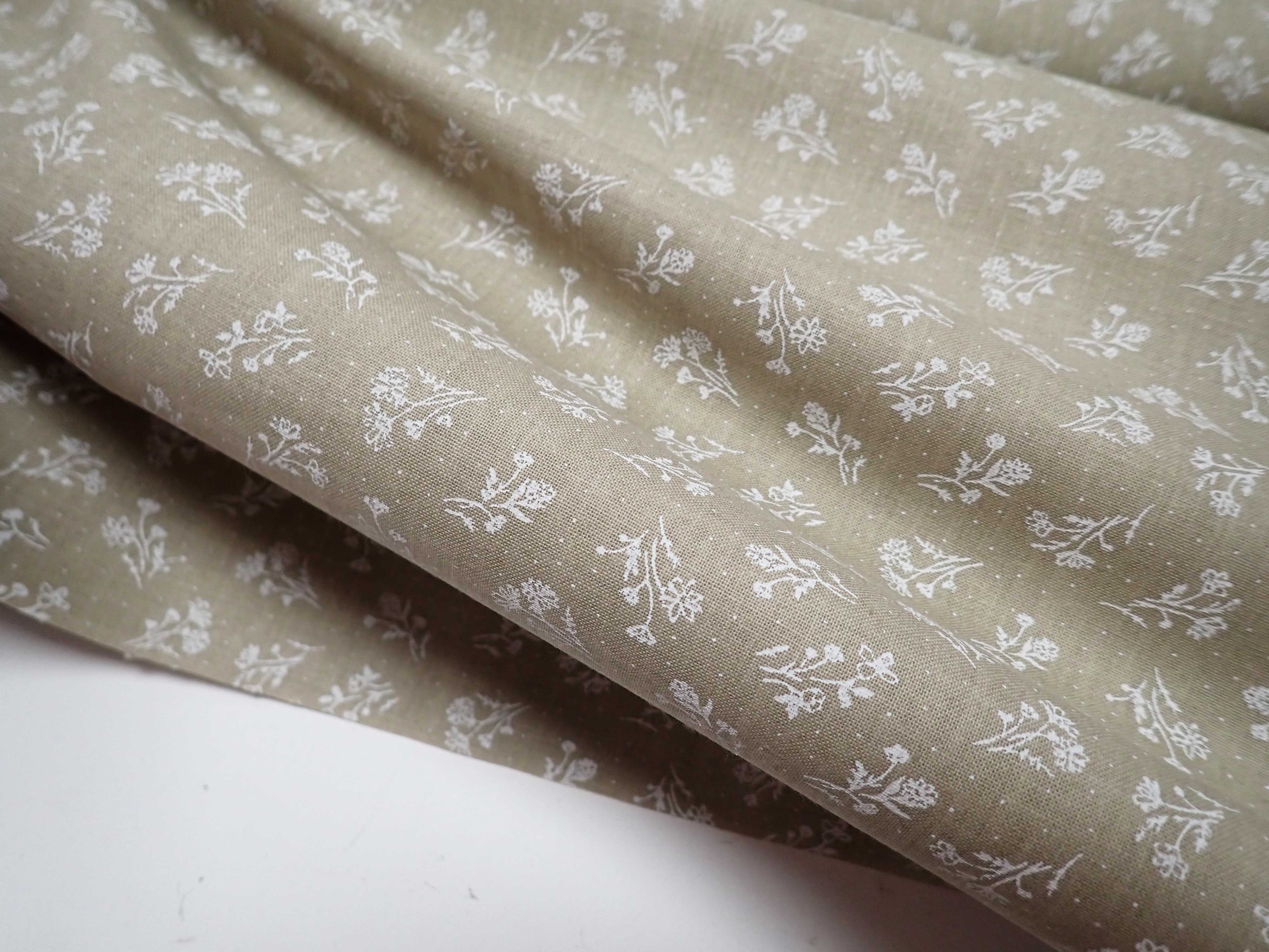 LÁTKA - BÉŽOVÁ + KYTIČKY