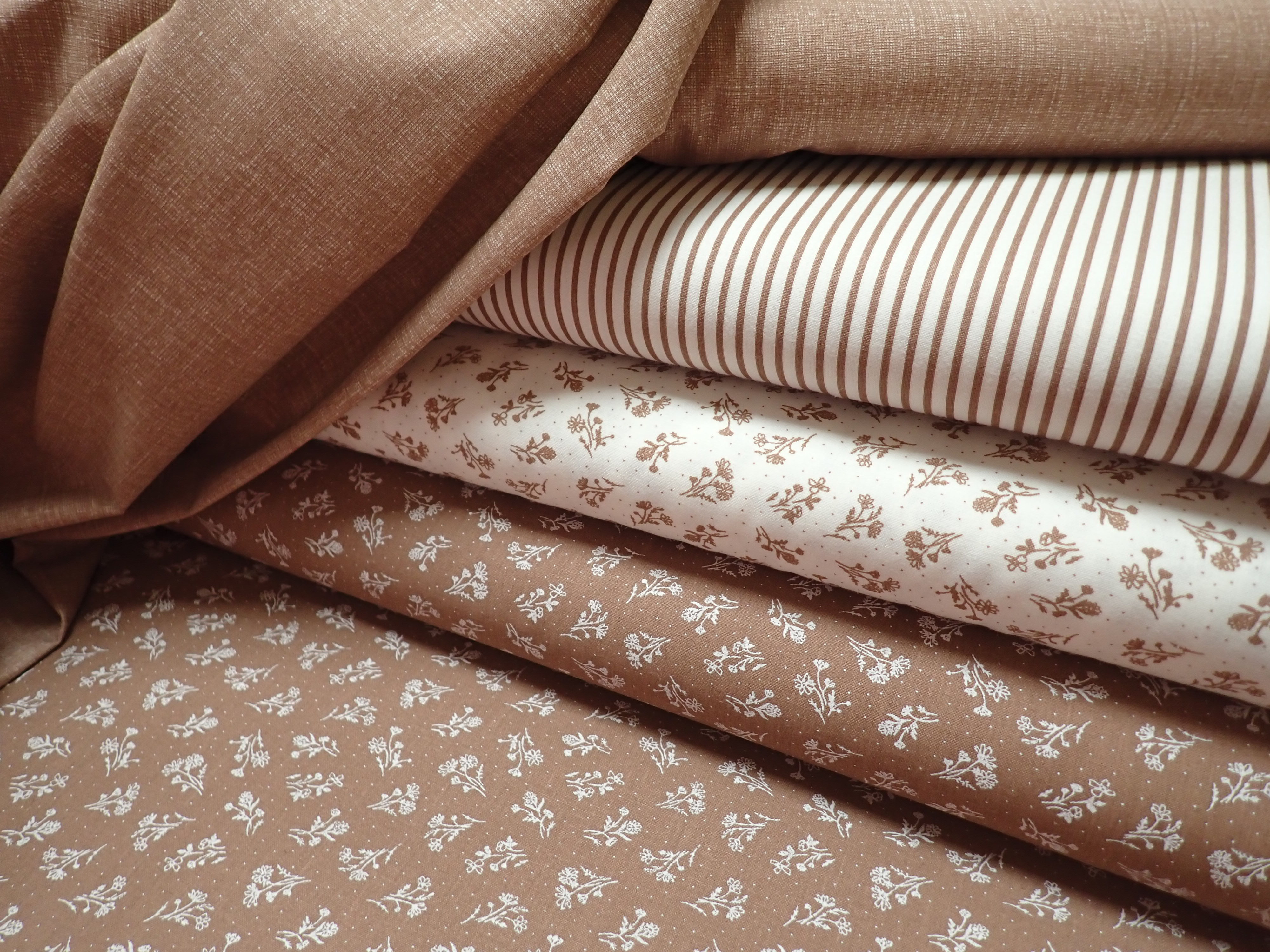 LÁTKA - SVĚTLE HNĚDÝ PROUŽEK