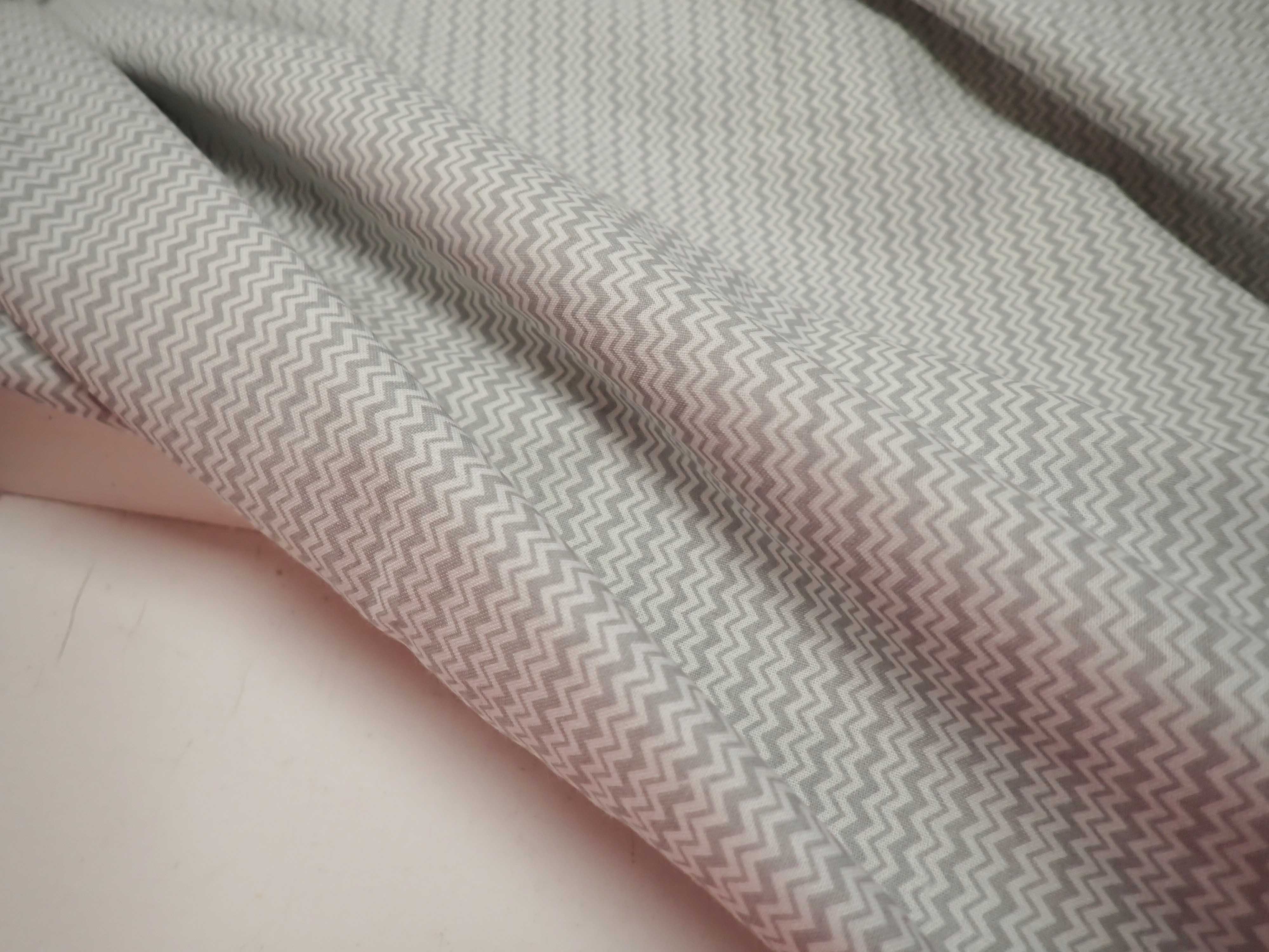 LÁTKA - ŠEDÝ CHEVRON