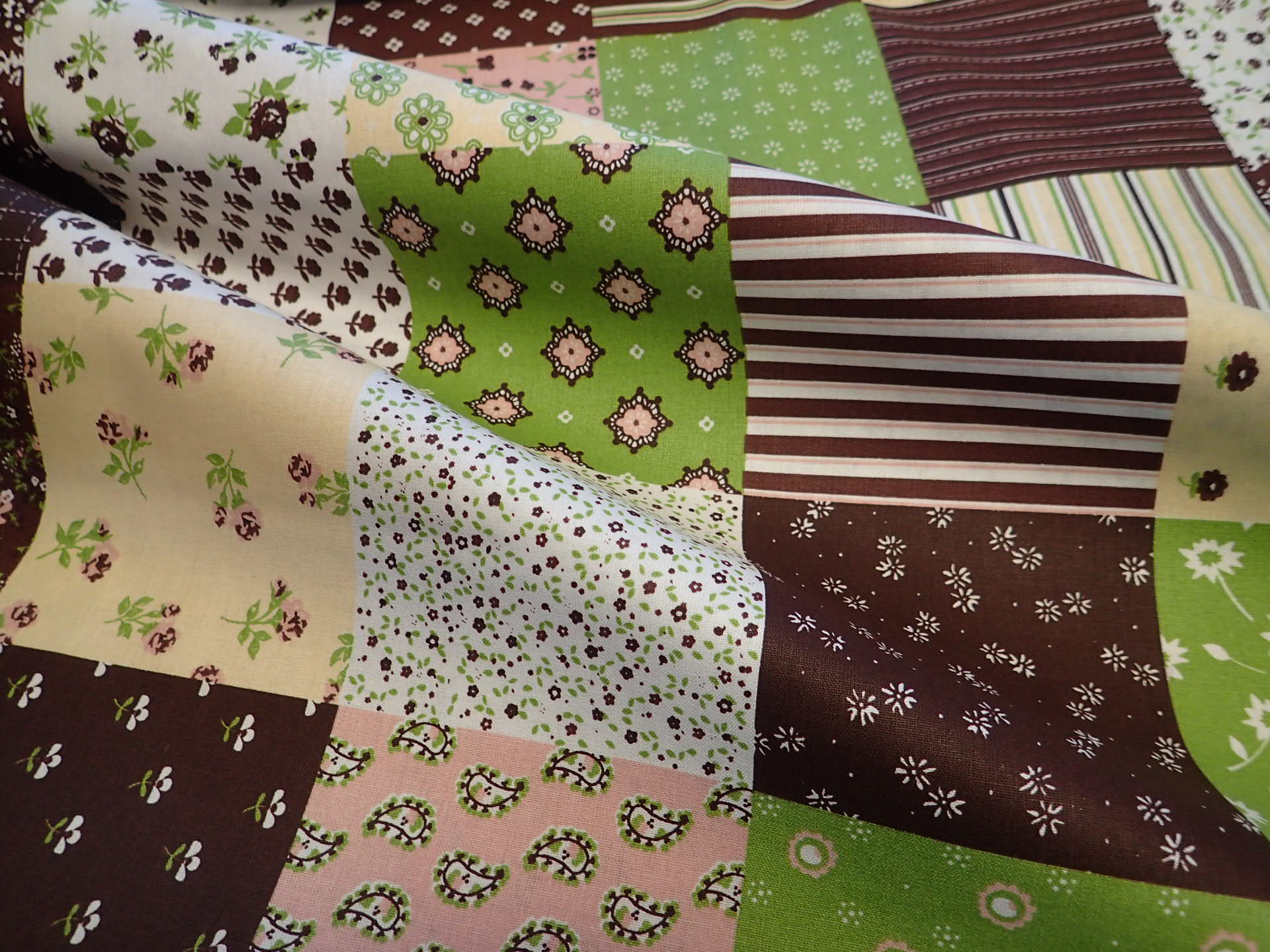 LÁTKA - HNĚDÝ PATCHWORK