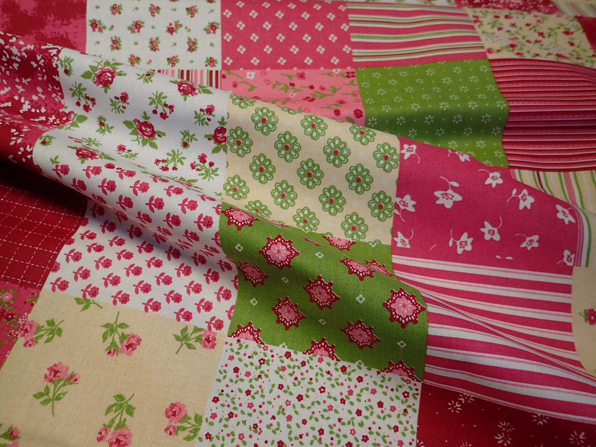 LÁTKA - BORDO PATCHWORK