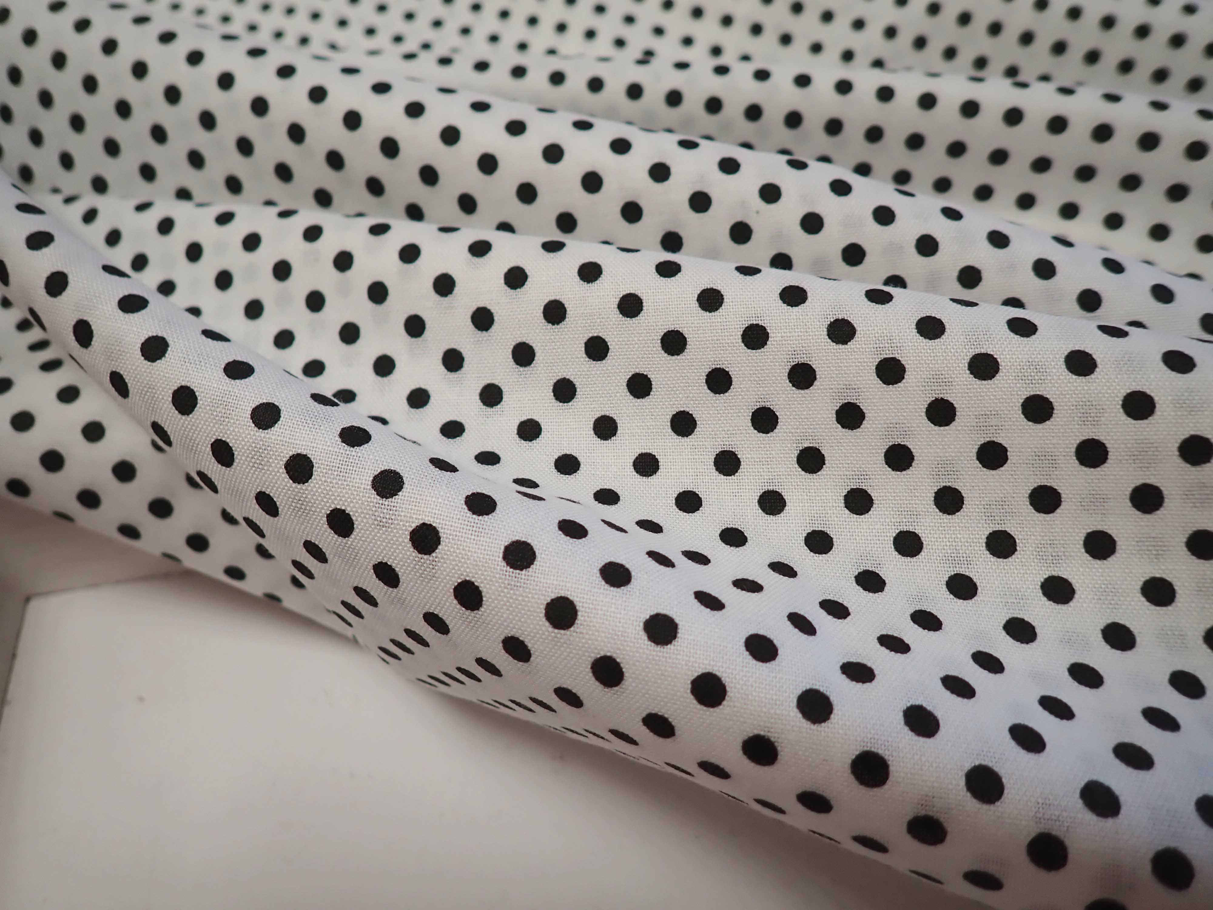 LÁTKA - BÍLÁ + ČERNÝ PUNTÍK