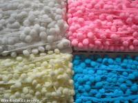 ODĚVNÍ PRÝMEK S BAMBULKAMI, šíře 20 mm, barva tyrkysová